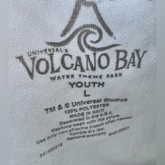 UNIVERSAL STUDIOS Volcano Bay Rash guard swim shirt boys size Large 12 14 - Picture 8 of 15